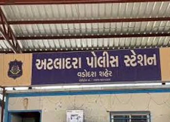 ઉછીના આપેલા રૂપિયાની ઉઘરાણી કરતા યુવક પર ચાકુથી હુમલો