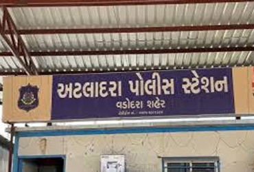 ઉછીના આપેલા રૂપિયાની ઉઘરાણી કરતા યુવક પર ચાકુથી હુમલો