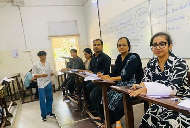 કોમર્સના ડીન પર હુમલાના વિરોધમાં અધ્યાપકોએ કાળા કપડા પહેરીને ફરજ બજાવી | teachers of commerce facult…