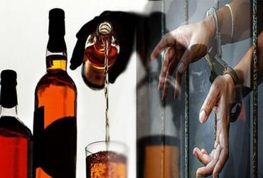 કાલાવડના મોટા વડાળા ગામમાં ખેડૂતની વાડીમાં ચાલતી દારૂની મહેફિલ પર પોલીસ ત્રાટકી | Police raided a li…