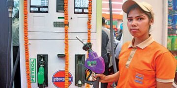ભારતમાં E85 ફ્યુઅલ લોન્ચ : ફ્લેક્સ-ફ્યુઅલ વ્હીકલ્સને લિટરે રૂ.20નો ફાયદો | E85 fuel launched in Indi…