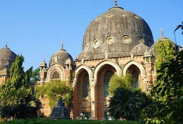 બહારગામના વિદ્યાર્થીઓ શૈક્ષણિક પ્રતિષ્ઠા અને ઓછી ફીના કારણે MSUને પસંદ કરે છે | students out of vado…