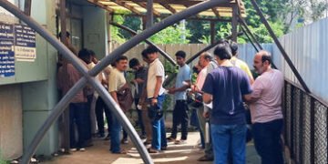 આરટીઓમાં વીજ પુરવઠો ખોરવાતા અરજદારોને હાલાકી | Power supply disruption at RTO causes hardship for ap…