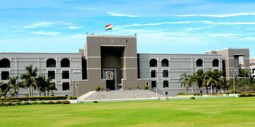 ગુનામાં સંડોવણી સાબિત કર્યા વિના ખાતું ફ્રીઝ કરવું એ બંધારણીય અધિકારનો ભંગ : ગુજરાત હાઈકોર્ટ | Gujar…