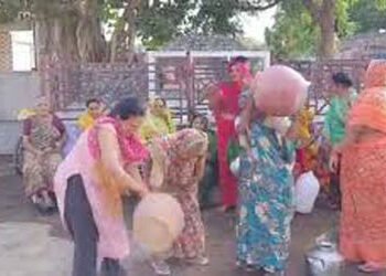 સિહોરની જગદીશ્વરાનંદ સોસાયટીમાં દૂષિત પાણી પ્રશ્ને રહિશોનો હલ્લાબોલ | Residents protest over contami…