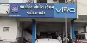 ડભોઇ રોડની દુકાનમાં દારૂની મહેફીલ માણતા 6 નશેબાજ ઝડપાયા