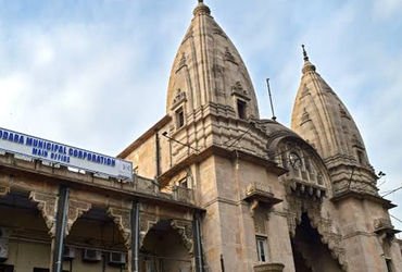વડોદરા કોર્પોરેશન દ્વારા વેરાની વસુલાતની નવી સિસ્ટમનો વિવાદ : કોમ્પ્યુટર જુના ,સિસ્ટમ નવી, આવક પર અસ…