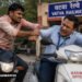 અમદાવાદ : વટવામાં રેલવે કર્મચારીનો વાહન અથડાવી અધિકારી ઉપર હુમલો | Emon chon angangen taraku a atai …