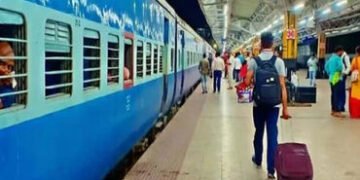 ચાર્ટ બની ગયા બાદ ટિકિટ વેઈટિંગ જ હોય તો ચિંતા ના કરશો? આ રીતે કન્ફર્મ ટિકિટ મેળવો | You can get a c…