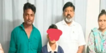 વડોદરાની સંસ્થામાં ચાર મહિનાથી રહેતા કિશોરના ફોટા પરથી મુંબઇ પોલીસે પરિવારને શોધી કાઢ્યો | Mumbai po…