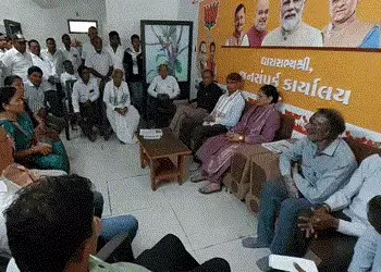 નર્મદા: ધરણા પર બેસેલા ભાજપના મહિલા ધારાસભ્યના ધરણા સમાપ્ત, આદિવાસી સમાજ સમર્થનમાં આવ્યો | Narmada B…