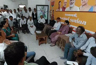 નર્મદા: ધરણા પર બેસેલા ભાજપના મહિલા ધારાસભ્યના ધરણા સમાપ્ત, આદિવાસી સમાજ સમર્થનમાં આવ્યો | Narmada B…