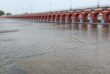 આજવા સરોવર ઊંડું કરવાની કામગીરીને લઈને વિવાદ : સામાન્ય સભાની મંજૂરી વગર કામગીરી શરૂ કરાઈ હોવાનો આક્ષ…