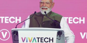 ‘12 વર્ષમાં ભારતનો વિકાસ બમણો થયો’, PM મોદીનું પેરિસમાં ભારતીય સમુદાયને સંબોધન | PM Modi In Paris: I…