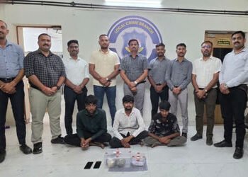 ગાંધીનગરમાં LCBનો સપાટો: સેક્ટર-1ની ઘરફોડ ચોરીનો ભેદ ઉકેલાયો, લાખોના મુદ્દામાલ સાથે અમદાવાદની ગેંગના…
