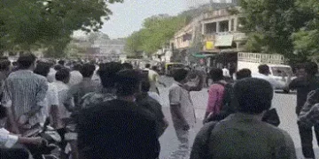 અમદાવાદ: ગીતામંદિર પાસે ગેસ એજન્સીમાં સિલિન્ડર બ્લાસ્ટ, 3 લોકો દાઝ્યા, ફાયર બ્રિગેડે 70 જેટલા બાટલા …