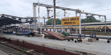 વડોદરા રેલવે સ્ટેશન પર ટ્રાફિક અને પાવર બ્લોક | Traffic and power block at Vadodara railway station