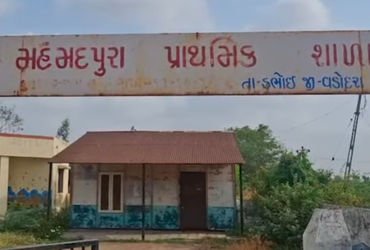 કેવી રીતે ભણશે ગુજરાત..મહંમદપુરા પ્રાથમિક સ્કૂલનું બિલ્ડિંગ તોડી પાડતાં મદ્રેસામાં બેસી અભ્યાસ કરતા …