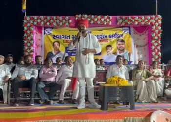 નર્મદામાં ભાજપ-કોંગ્રેસને મોટો ઝટકો: AAP ધારાસભ્ય ચૈતર વસાવાની હાજરીમાં અનેક દિગ્ગજોનો પક્ષપલટો | bj…
