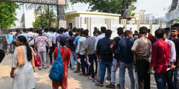 NEET રિ-એક્ઝામમાં બિહારમાં બીજાનું પેપર લખતા 9 ‘મુન્નાભાઈ’ સહિત 30ની ધરપકડ | NEET UG Re Exam 30 Arre…