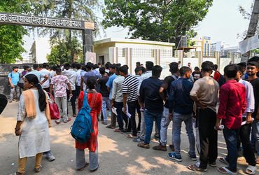NEET રિ-એક્ઝામમાં બિહારમાં બીજાનું પેપર લખતા 9 ‘મુન્નાભાઈ’ સહિત 30ની ધરપકડ | NEET UG Re Exam 30 Arre…
