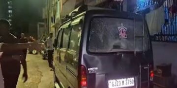 અટલાદરામાં ગેરેજને લઈ વિવાદ વકર્યો : પાર્કિંગ મુદ્દે હુમલો, કાર-મકાનમાં તોડફોડ : ચારને ઈજા | Garage …