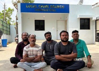 અમદાવાદ: સનાથલની સીમમાં ચાલતા હાઇપ્રોફાઇલ જુગારધામ પર પોલીસના દરોડા, ₹15 લાખના મુદ્દામાલ સાથે 5 ઝડપા…