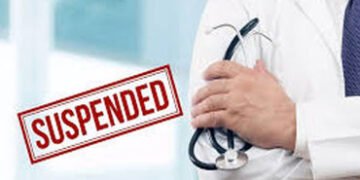 સસ્પેન્ડેડ 7 સિનિયર ડોક્ટર પોલીસ પકડથી દૂર | 7 suspended senior doctors escape police custody