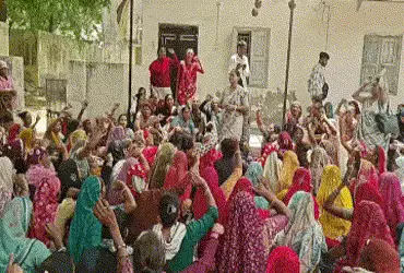 “અમારી બહેનો આતંકવાદી નથી!”: 4 મહિનાથી ઇન્સેન્ટિવ ન મળતા આશા વર્કરોનો આક્રોશ, પોલિયો કામગીરીનો બહિષ્…