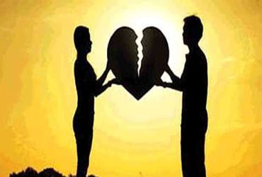 પરિવારની મરજી વિરૃધ્ધ લવમરેજ કરનાર યુવતી બે જ વર્ષમાં પતિના પ્રેમના અતિરેકથી કંટાળી…છૂટવા મદદ માગી…