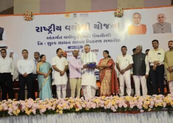 ભાવનગરમાં રાજ્યપાલ શ્રી આચાર્ય દેવવ્રતજીના અધ્યક્ષસ્થાને રાષ્ટ્રીય વયોશ્રી યોજના અંતર્ગત નિઃશુલ્ક સા…