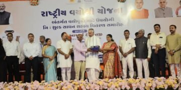 ભાવનગરમાં રાજ્યપાલ શ્રી આચાર્ય દેવવ્રતજીના અધ્યક્ષસ્થાને રાષ્ટ્રીય વયોશ્રી યોજના અંતર્ગત નિઃશુલ્ક સા…
