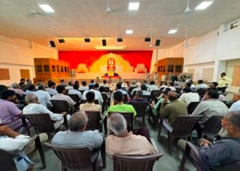 બોટાદ જિલ્લા પોલીસ વડા ની ઉપસ્થિતિમાં ગઢડામા રથયાત્રા સમિતિ અને શાંતિ સમીતીની યોજાઈ મીટીંગ..