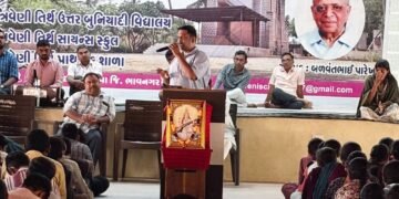 કળસાર ખાતે આજે સ્વચ્છ મહુવા અભિયાન અંતર્ગત વિદ્યાર્થીઓમાં સ્વચ્છતા અંગે જાગૃતિ લાવવા પ્રેરણાદાયી સેમ…