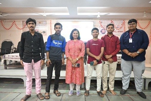 ભક્તરાજ દાદાખાચર વિનયન અને વાણિજ્ય કોલેજ, ગઢડાના દ્વિતીય અને તૃતિય વર્ષના વિદ્યાર્થીઓને માટે કે.સી.જ…