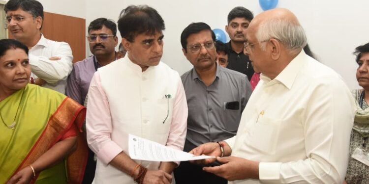 કિશોરીઓને સર્વાઇકલ કેન્સર સામે સુરક્ષિત કરવા રાજ્યમાં ૬ લાખથી વધુ કિશોરીઓનું HPV રસીકરણ સંપન્ન: આરોગ…