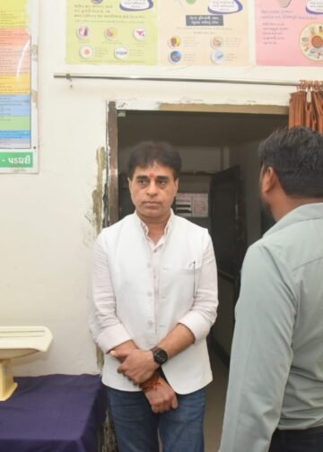 આરોગ્ય અને પરિવાર કલ્યાણ રાજ્યમંત્રી શ્રી પ્રફુલ પાનશેરીયાએ પડધરી સામૂહિક આરોગ્ય કેન્દ્રની ઓચિંતી મુ…