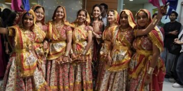 નઈ નવેલી’ના પ્રમોશન માટે યામી ગૌતમ ધર અને મધુબંતી બાગચી અમદાવાદ પહોંચ્યાં, નવરાત્રિના પ્રથમ દિવસે જા…