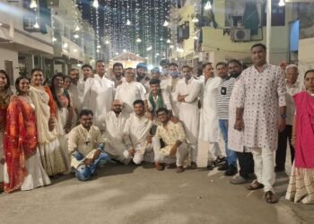 પાર્ટી પ્લોટને ટક્કર મારતા શિવ શક્તિ એપાર્ટમેન્ટના સફેદ પરિનદોએ બોલાવી ગરબાની રમઝટ